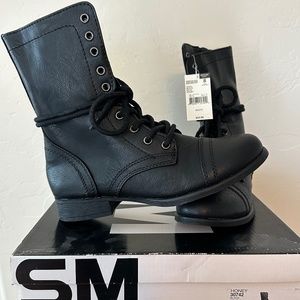 SM Black boots lace up